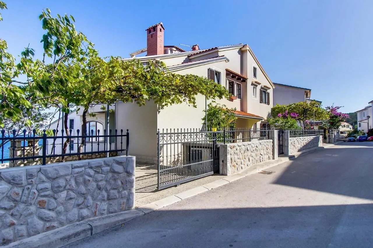 Apartments With A Parking Space مالي لوشينغْ