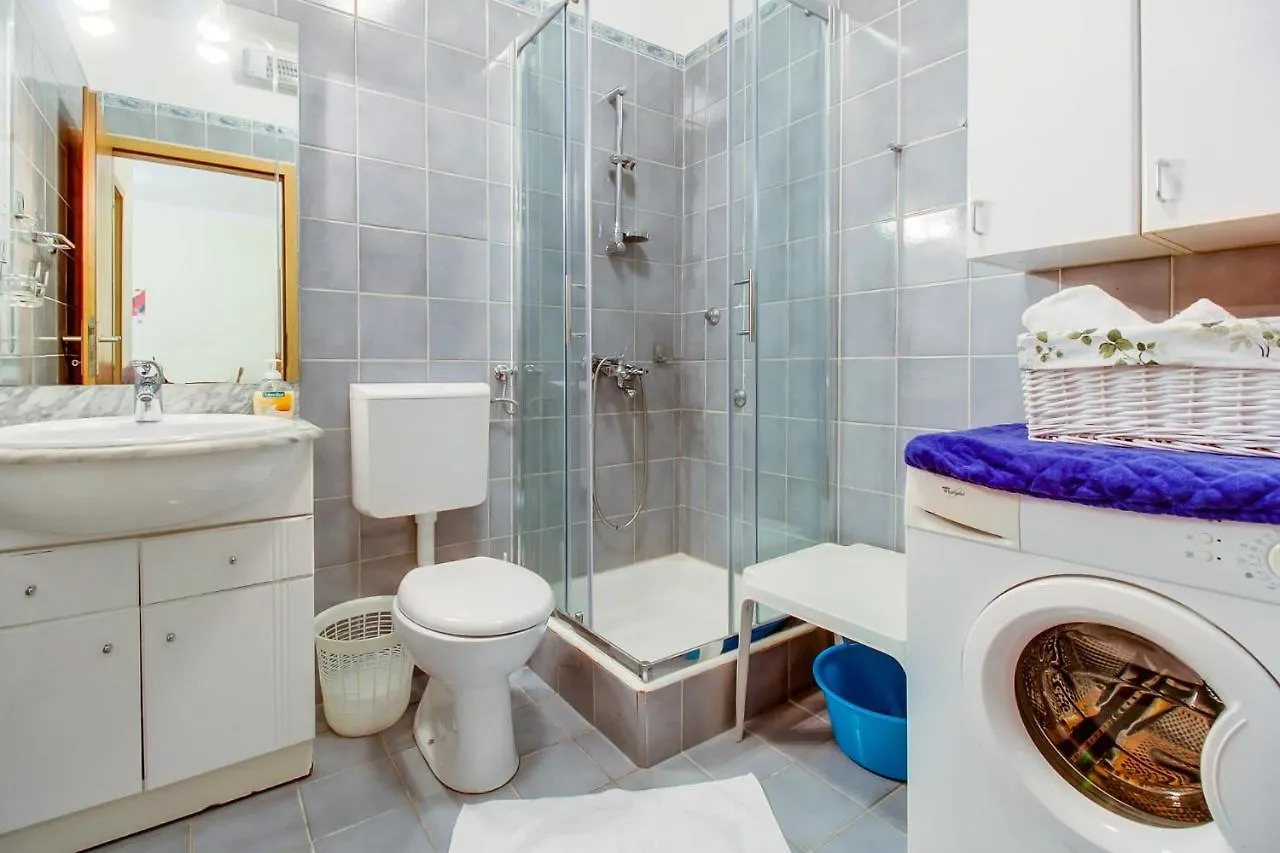 Apartments With A Parking Space مالي لوشينغْ كرواتيا