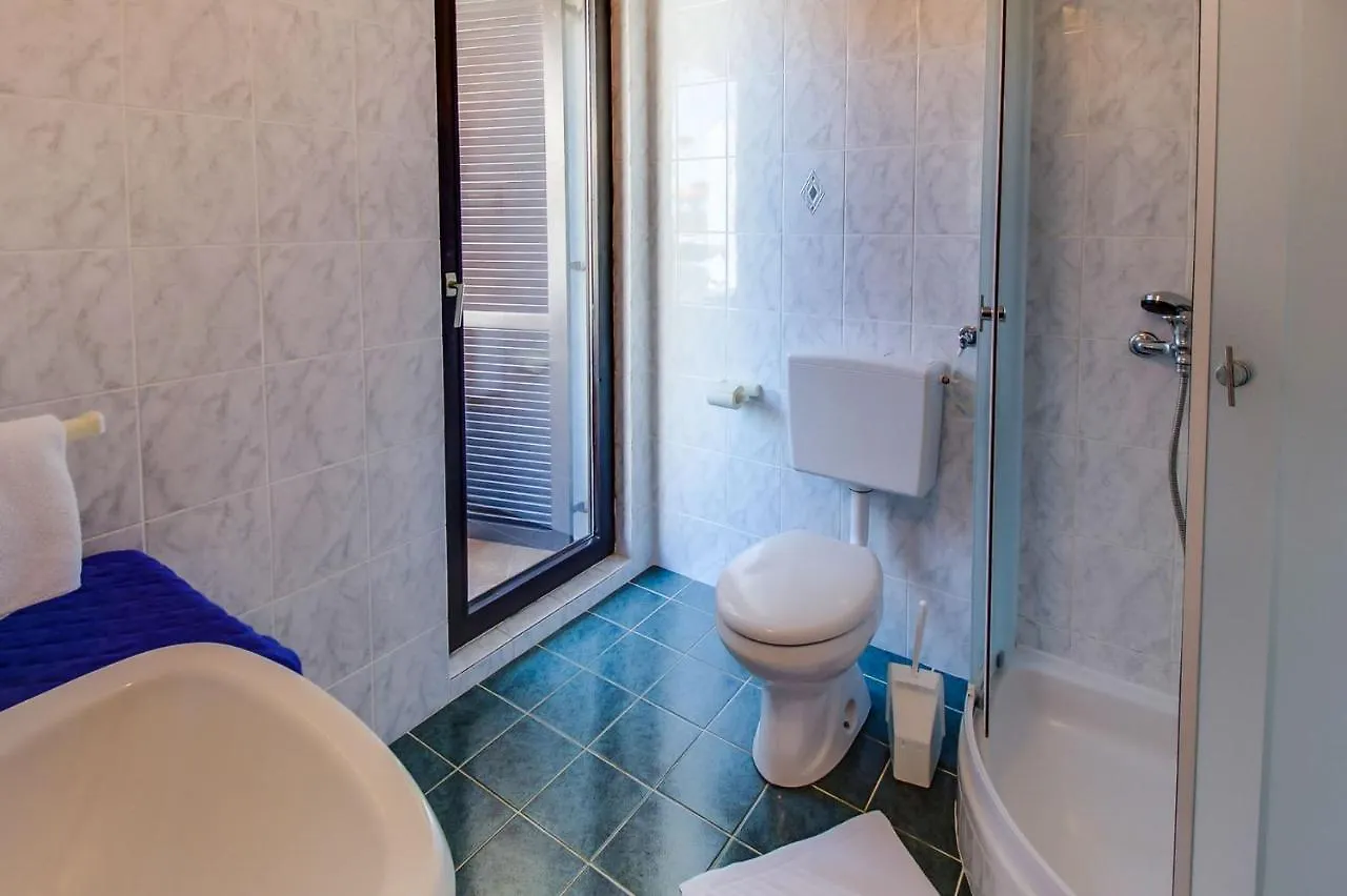 Apartments With A Parking Space مالي لوشينغْ