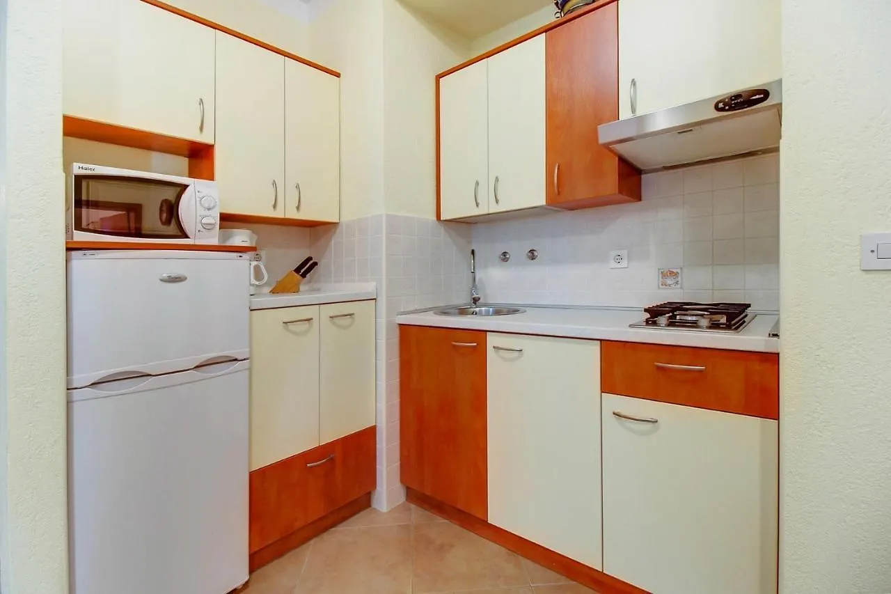 Apartments With A Parking Space مالي لوشينغْ 0*,  كرواتيا