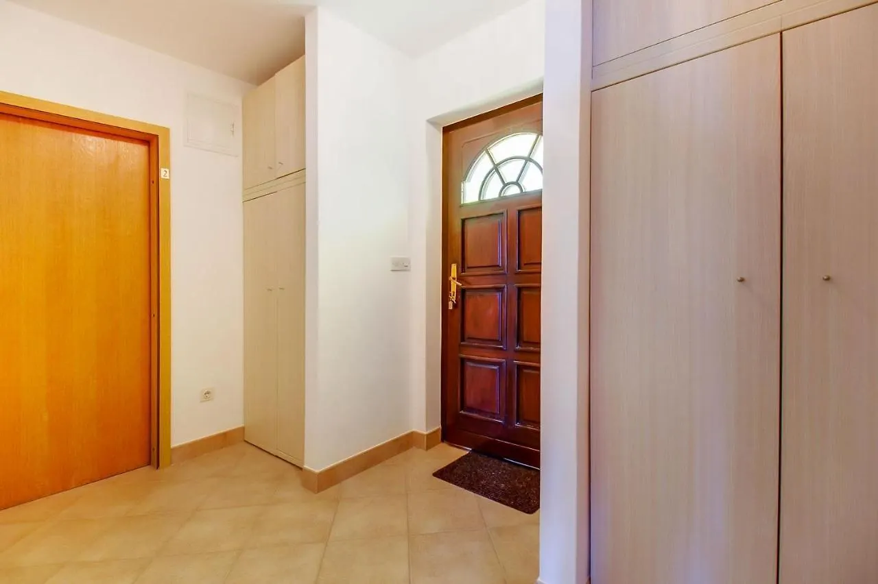 Apartments With A Parking Space مالي لوشينغْ كرواتيا