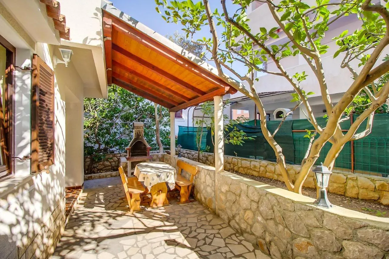 Apartments With A Parking Space مالي لوشينغْ كرواتيا