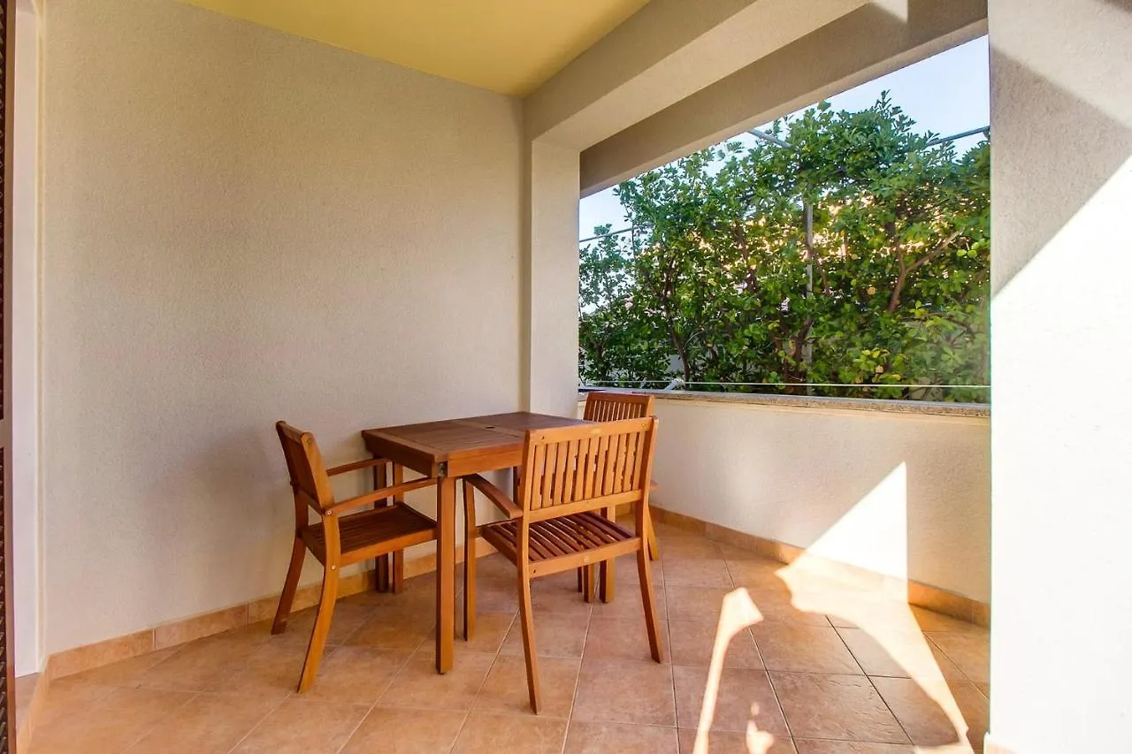 Apartments With A Parking Space مالي لوشينغْ كرواتيا