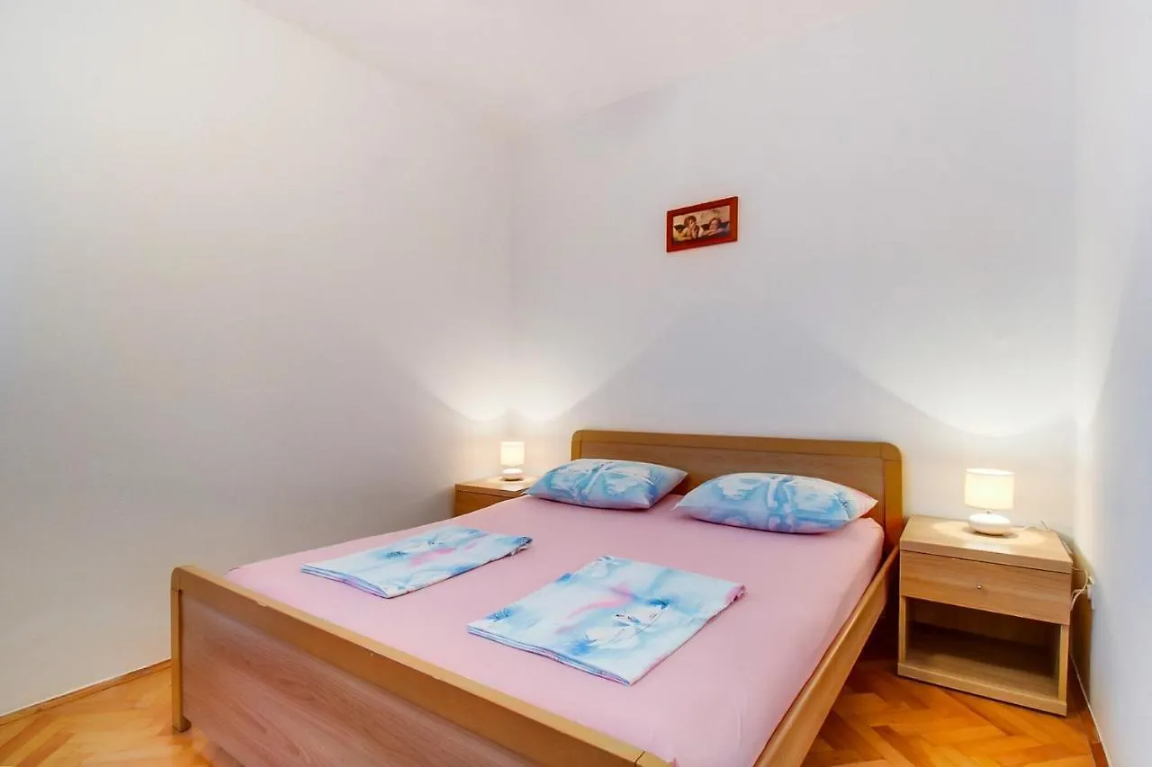 Apartments With A Parking Space مالي لوشينغْ
